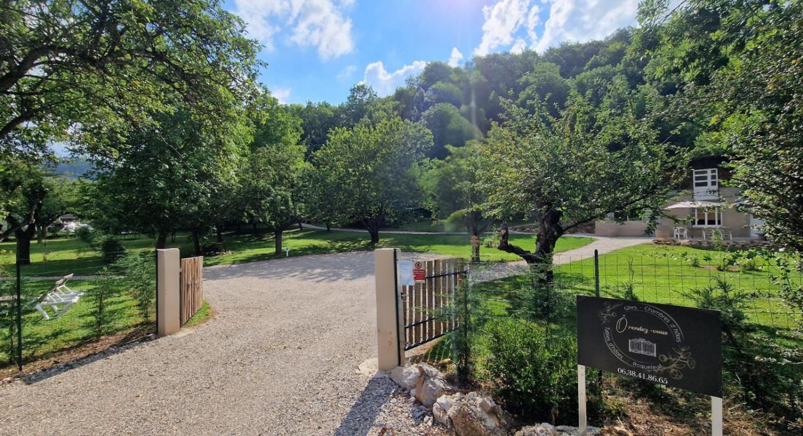 Lodge Tente Les Pommiers Glamping O Rendez-Vous En Demi-Pension Roquefeuil 외부 사진